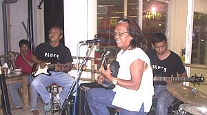 bermain blues di kafe